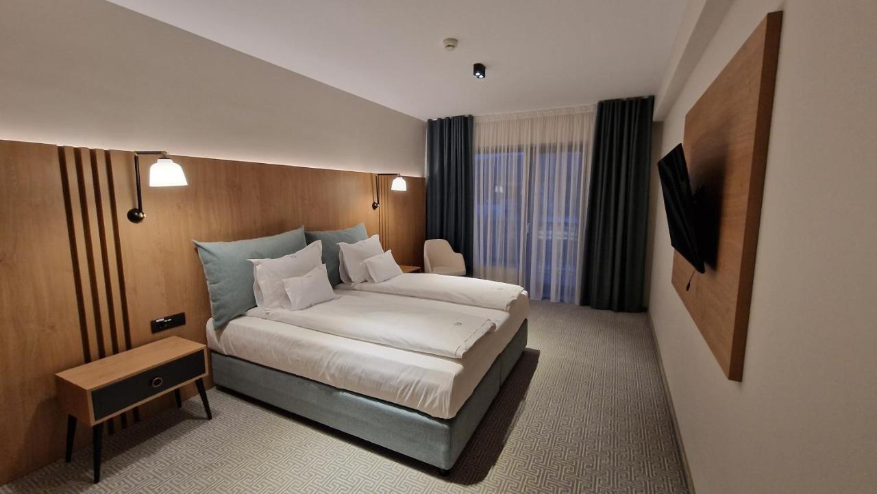 Hotel Sorin Mihai Cristian  Extérieur photo