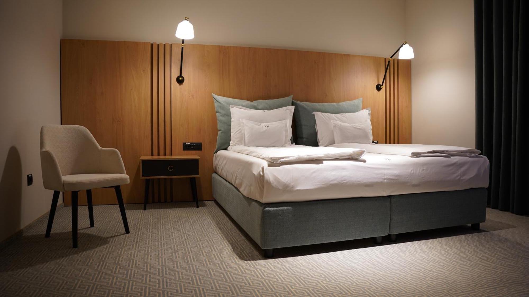 Hotel Sorin Mihai Cristian  Extérieur photo